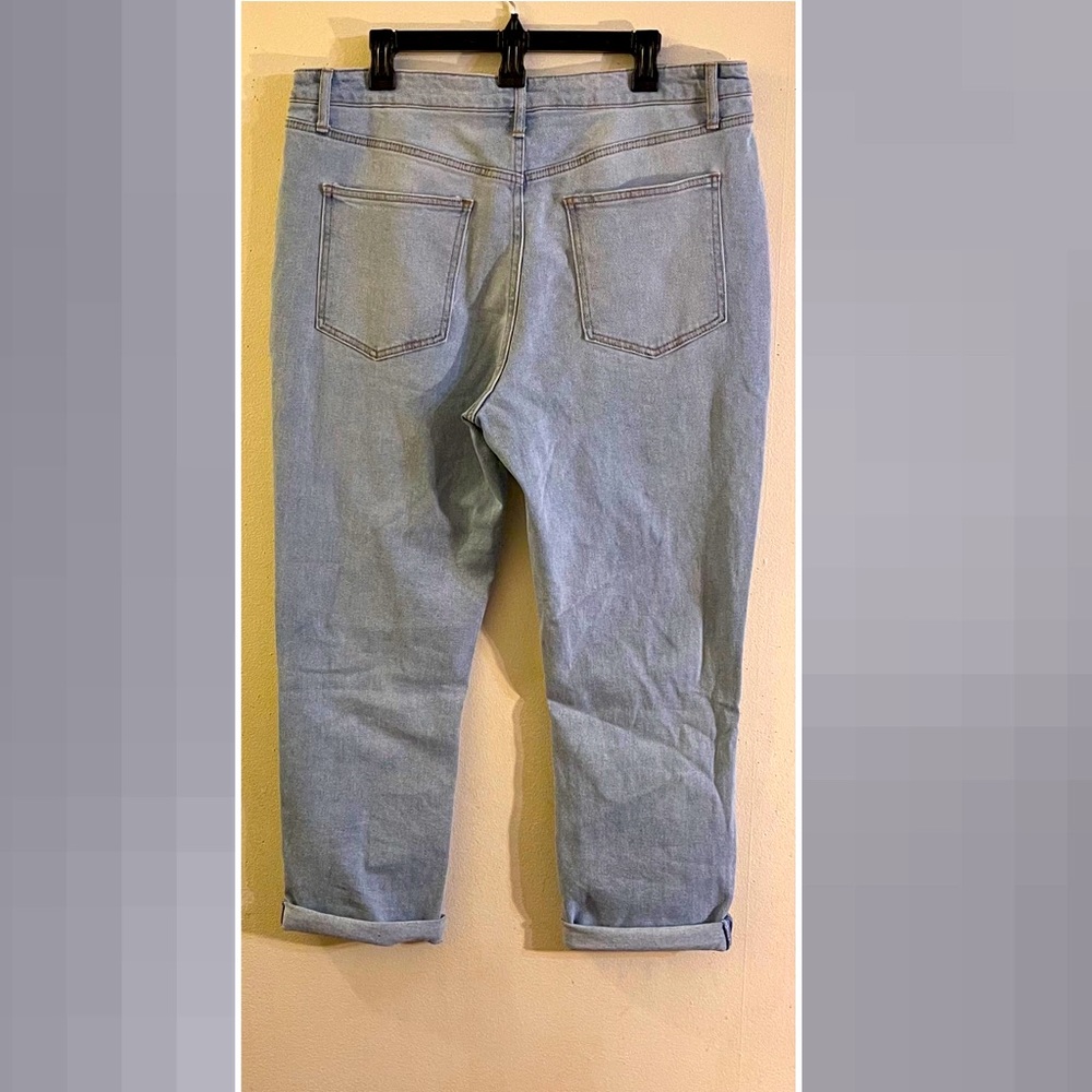 Distressed High Rise Jeans - Picture 4 of 9